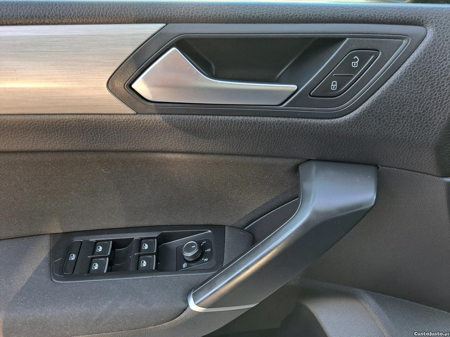 Volkswagen Touran 1.6 TDI R-Line DSG 7Lug — fotografia 26