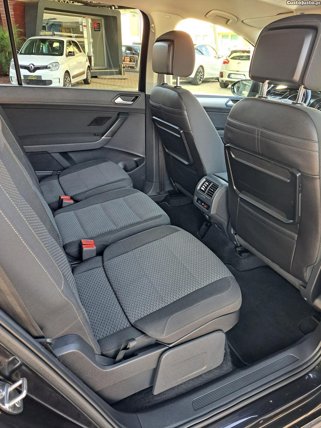 Volkswagen Touran 1.6 TDI R-Line DSG 7Lug — fotografia 10