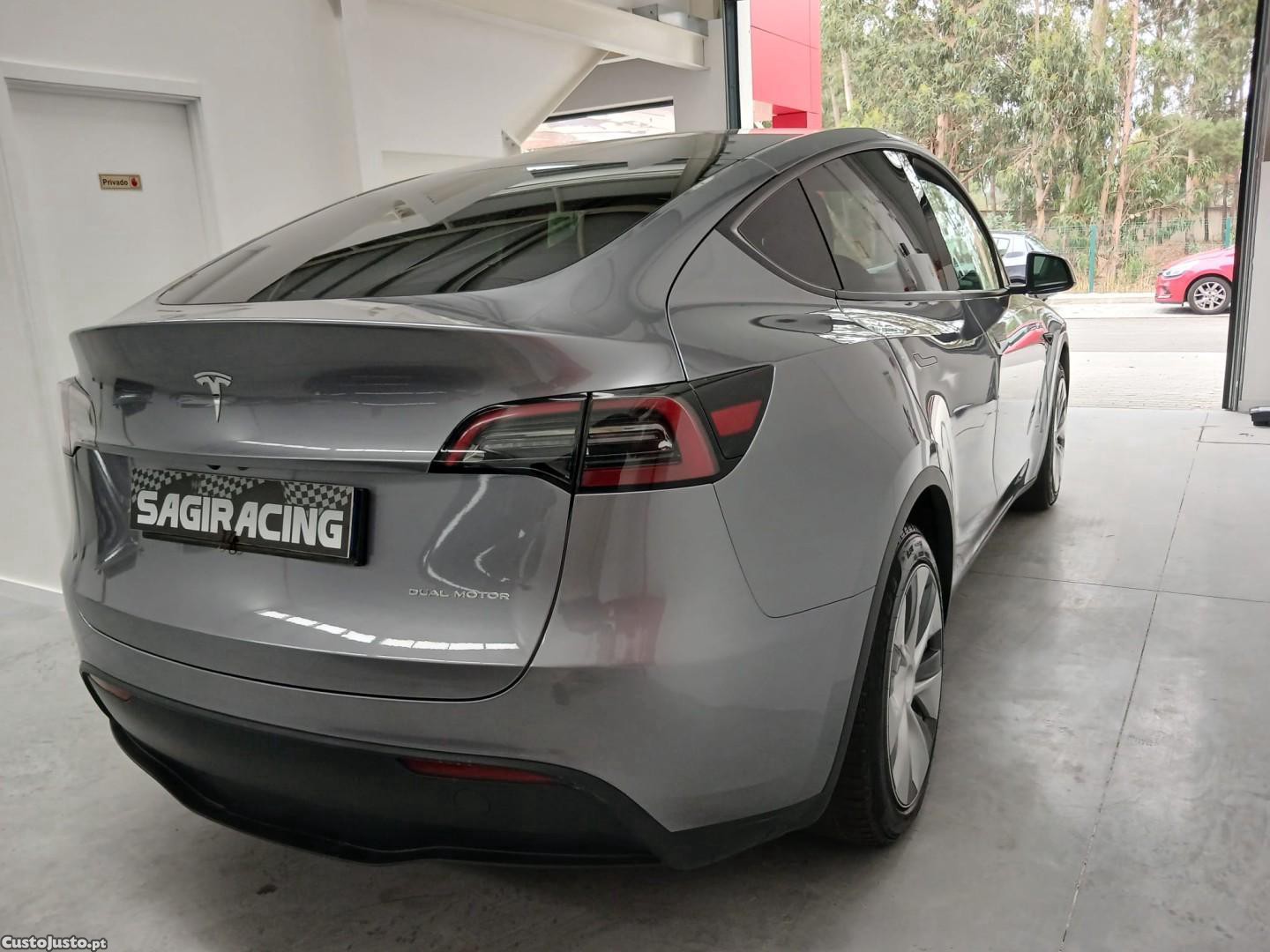 Tesla Model Y Long Range Dual Motor AWD — fotografia 6