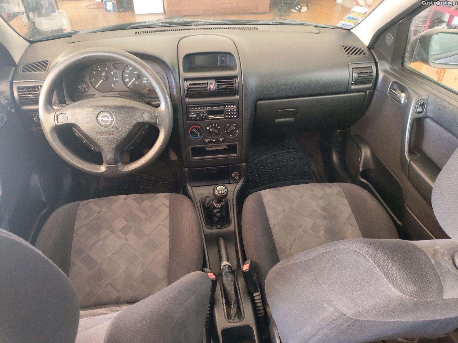 Opel Astra 1.4 16V — fotografia 9