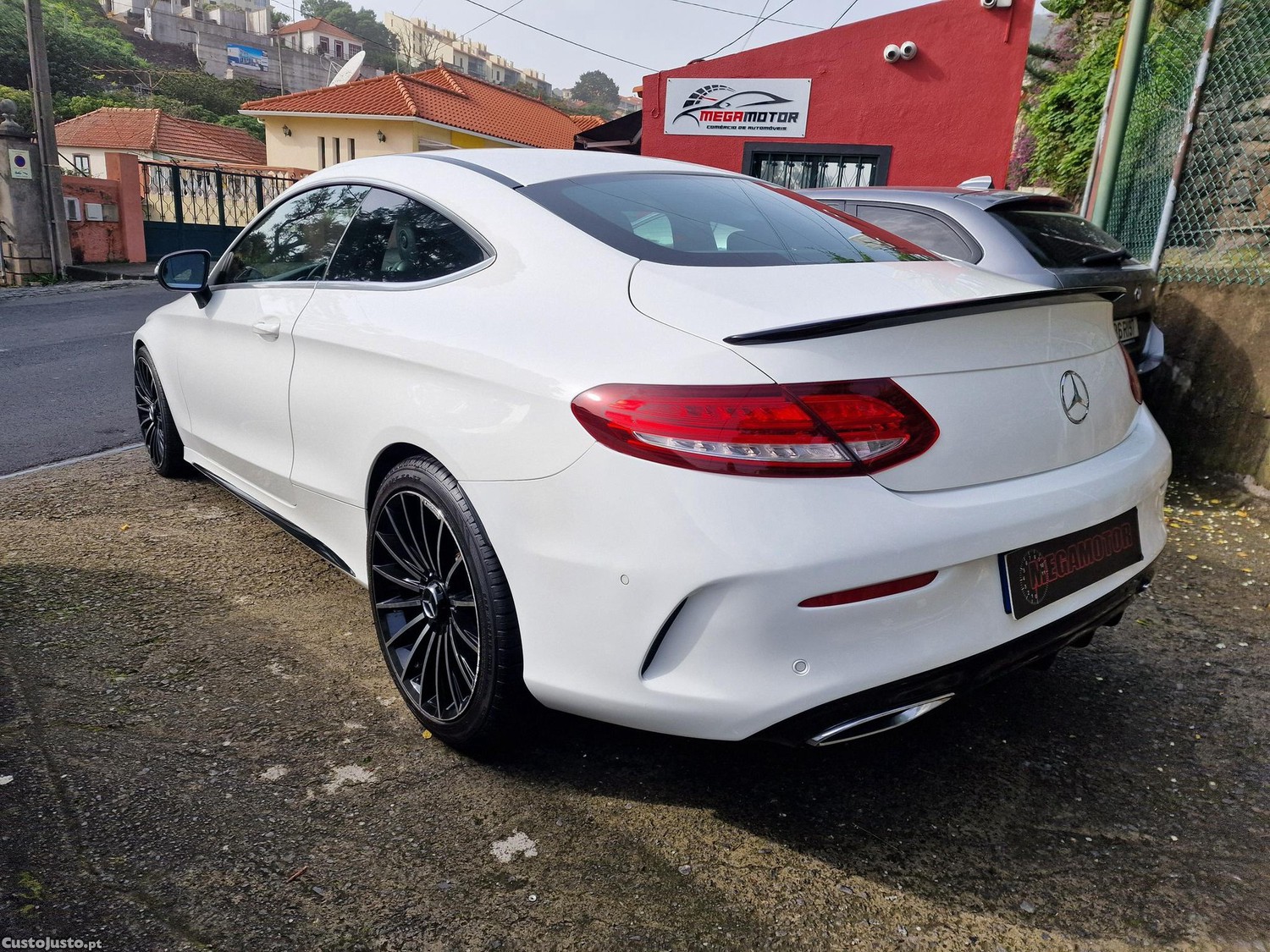 Mercedes-Benz C 250 D COUPE AMG LINE AUTOMÁTICO 204CV - 16 foto 4
