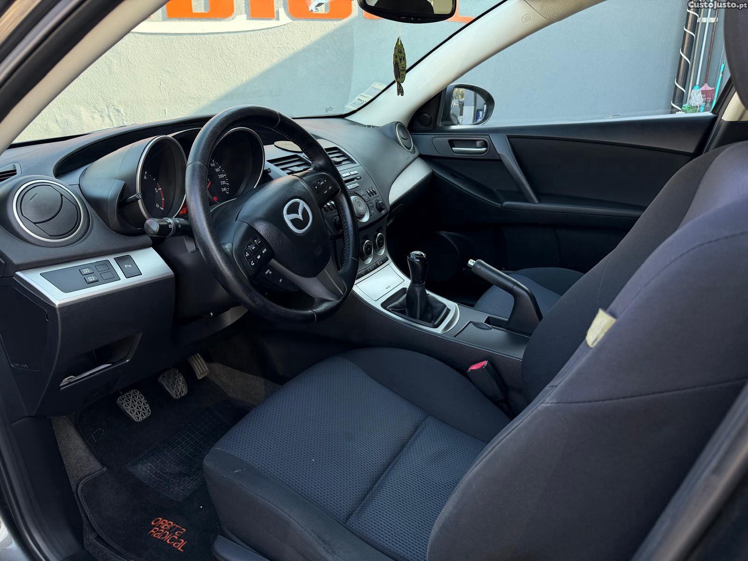 Mazda 3 MZ-CD 1.6 Exclusive — fotografia 16