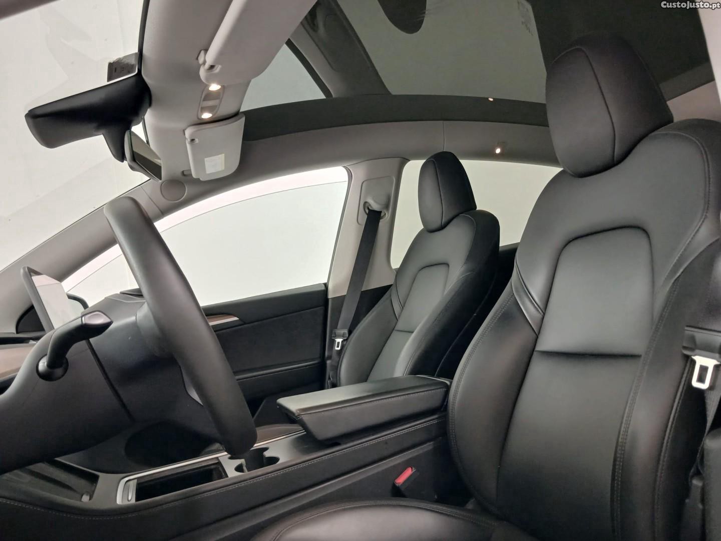 Tesla Model Y Long Range Dual Motor AWD — fotografia 11
