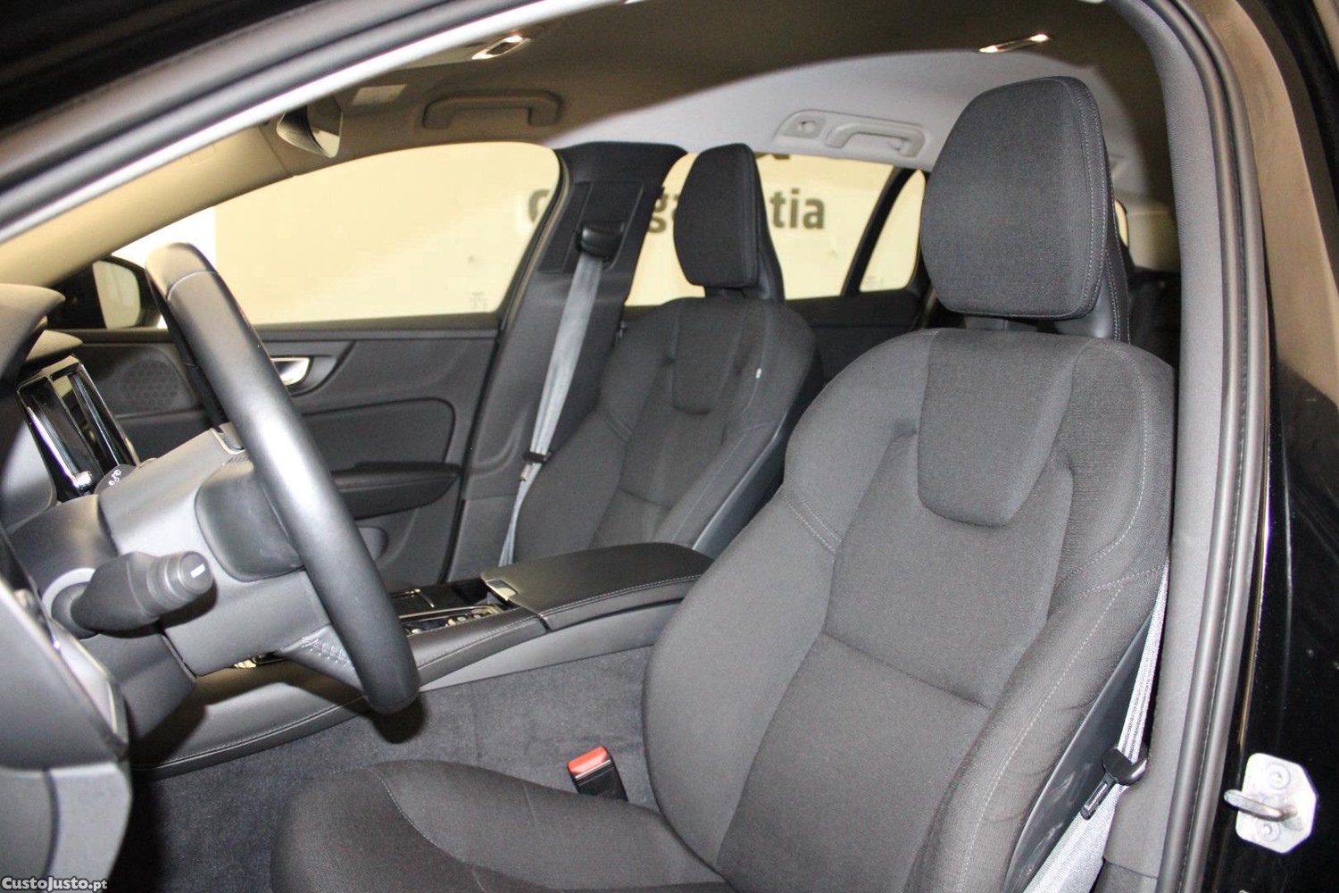 Volvo V60 T6 AWD R-DESIGN (AUTO) — fotografia 15
