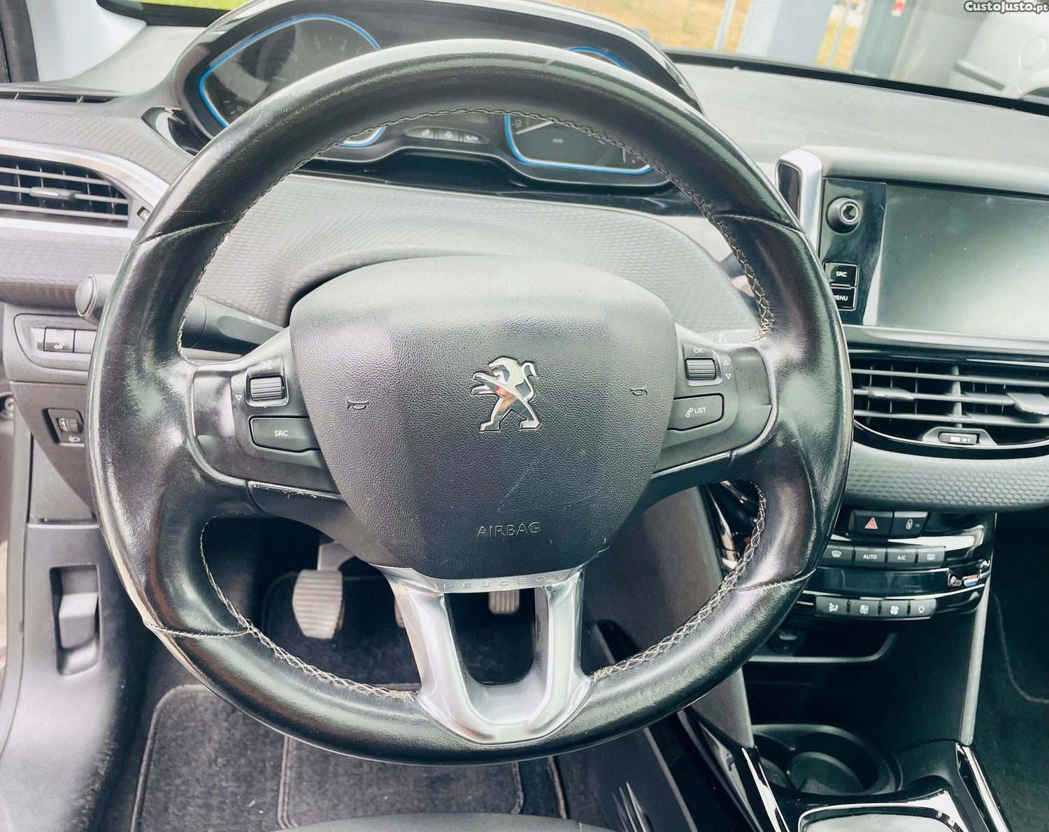 Peugeot 2008 1.2 PureTech Active — fotografia 3