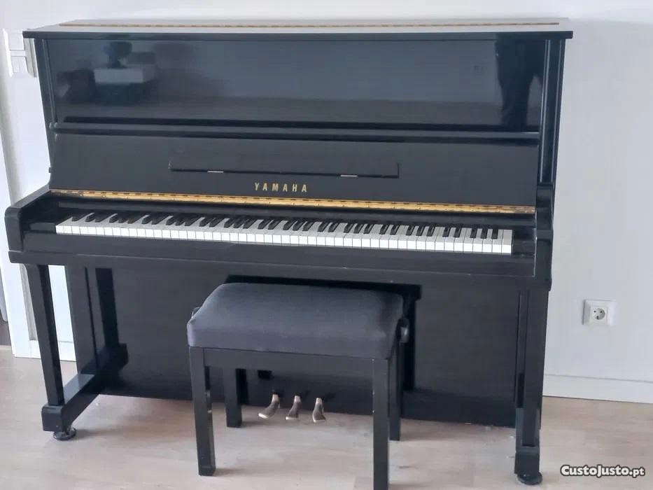 Piano Yamaha U1