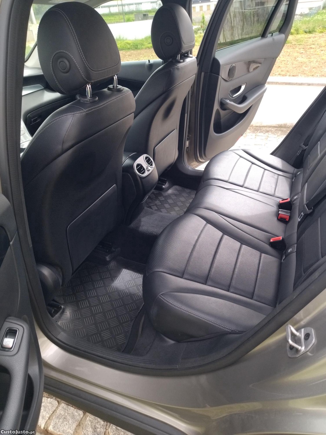 Mercedes-Benz GLC 300 de 4 MATIC — fotografia 4