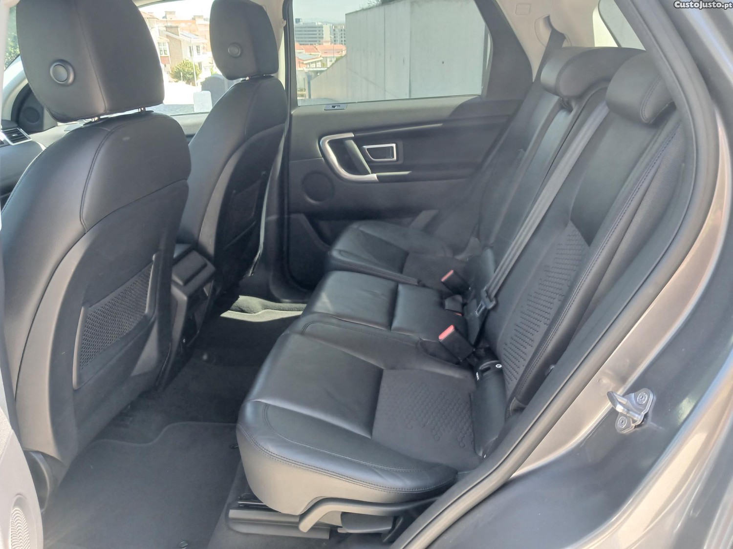 Land Rover Discovery 2.0 td4 sport 7 lug. — fotografia 8