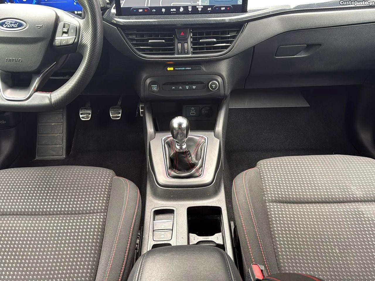 Ford Focus 1.0 EcoBoost MHEV ST-Line — fotografia 12