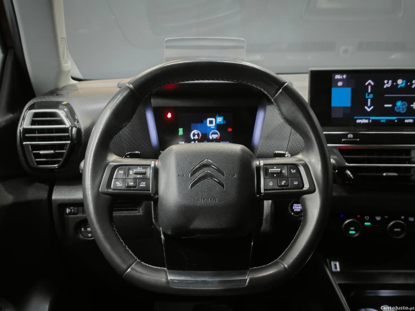 Citroën C4 1.2 PureTech Shine EAT8 — fotografia 9
