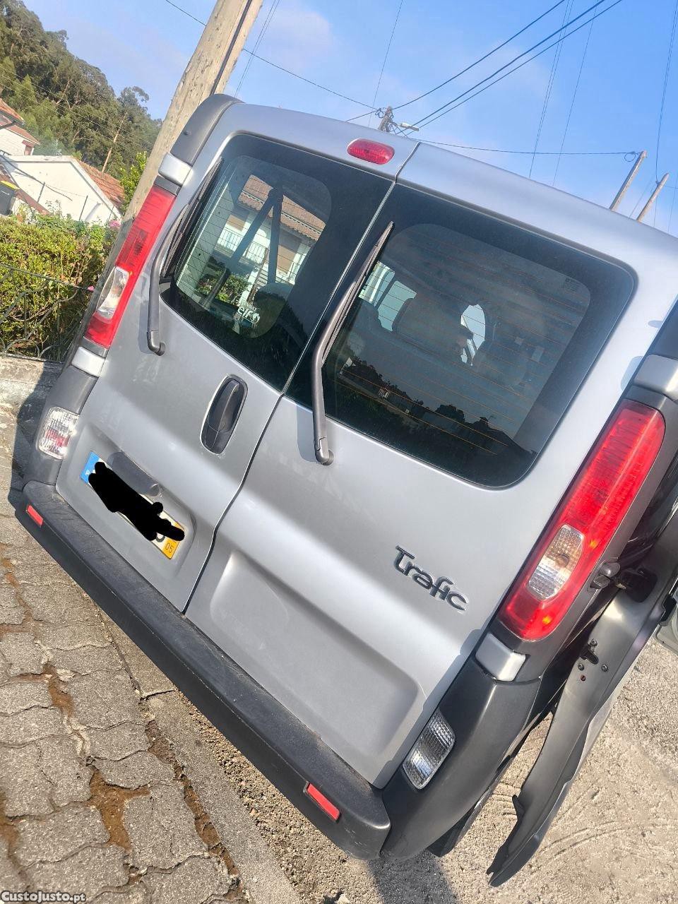 Renault Trafic 2.0 DCI 9 Lugares — fotografia 6