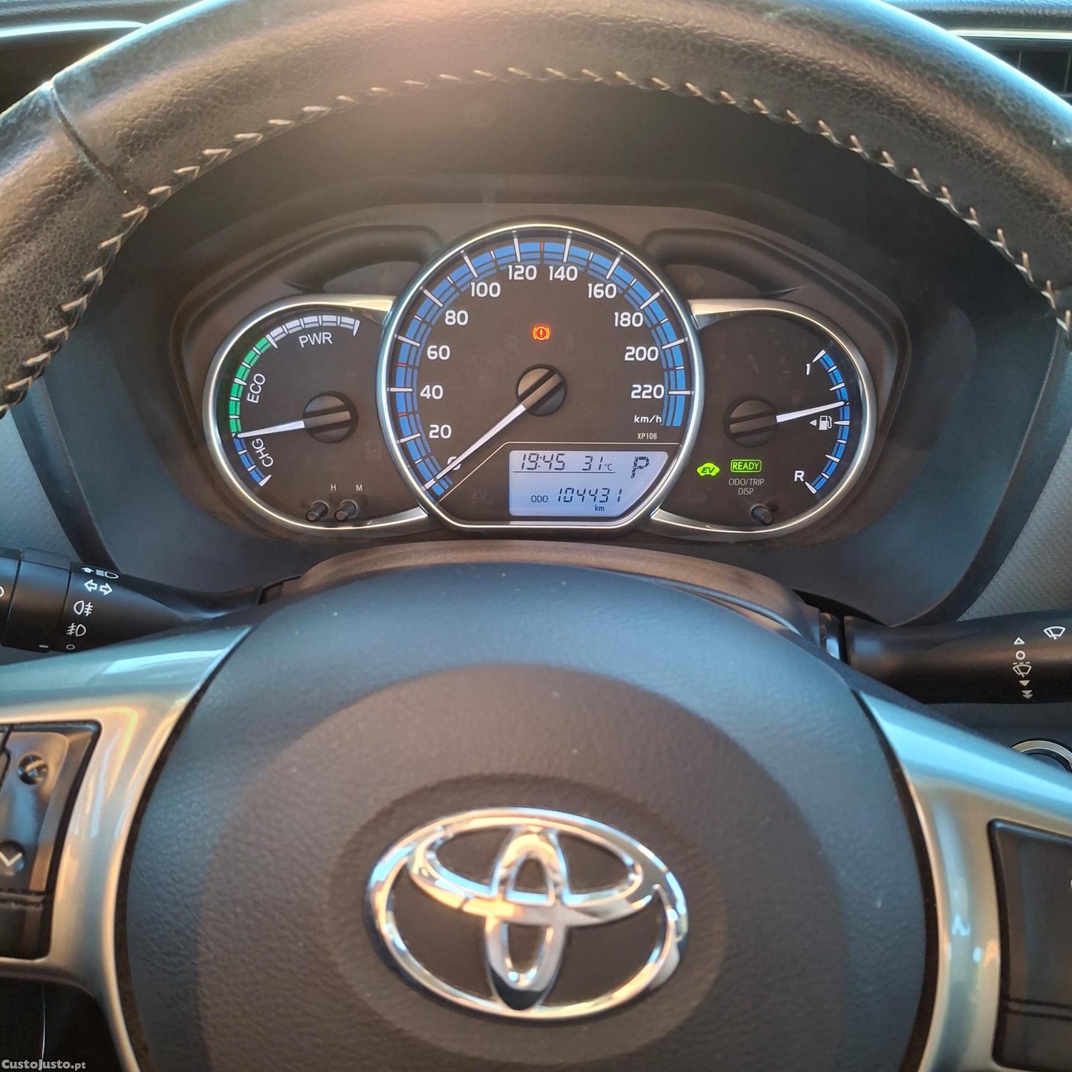 Toyota Yaris Hybrid — fotografia 5