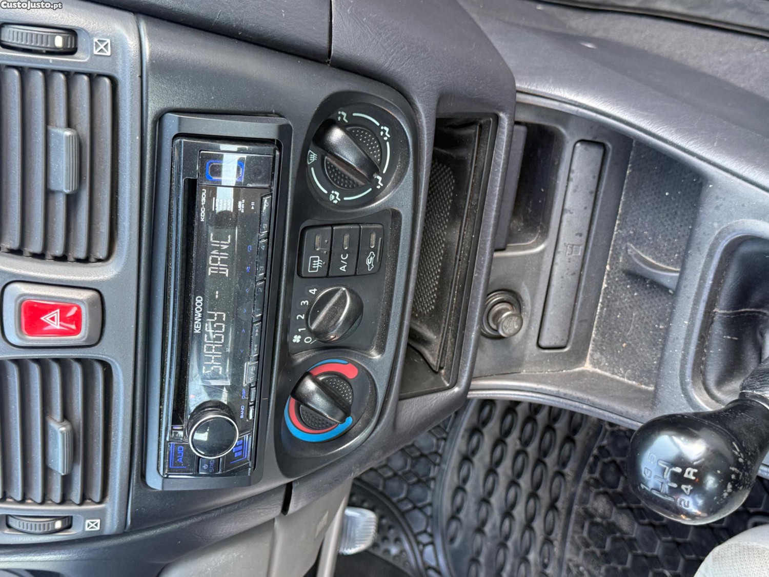 Nissan Almera 1.5i — fotografia 5