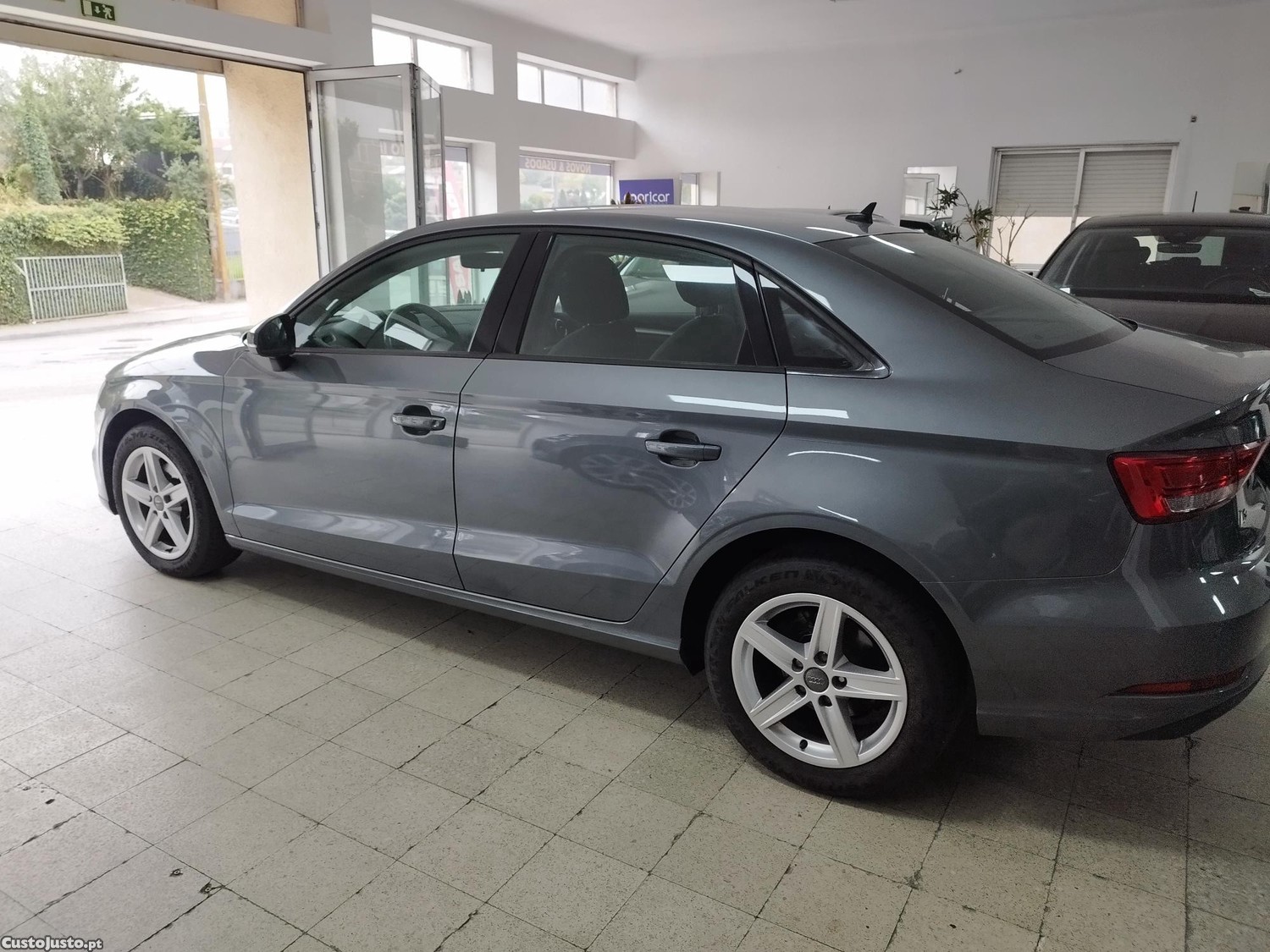 Audi A3 1.6 TDI LIMOUSINE — fotografia 9