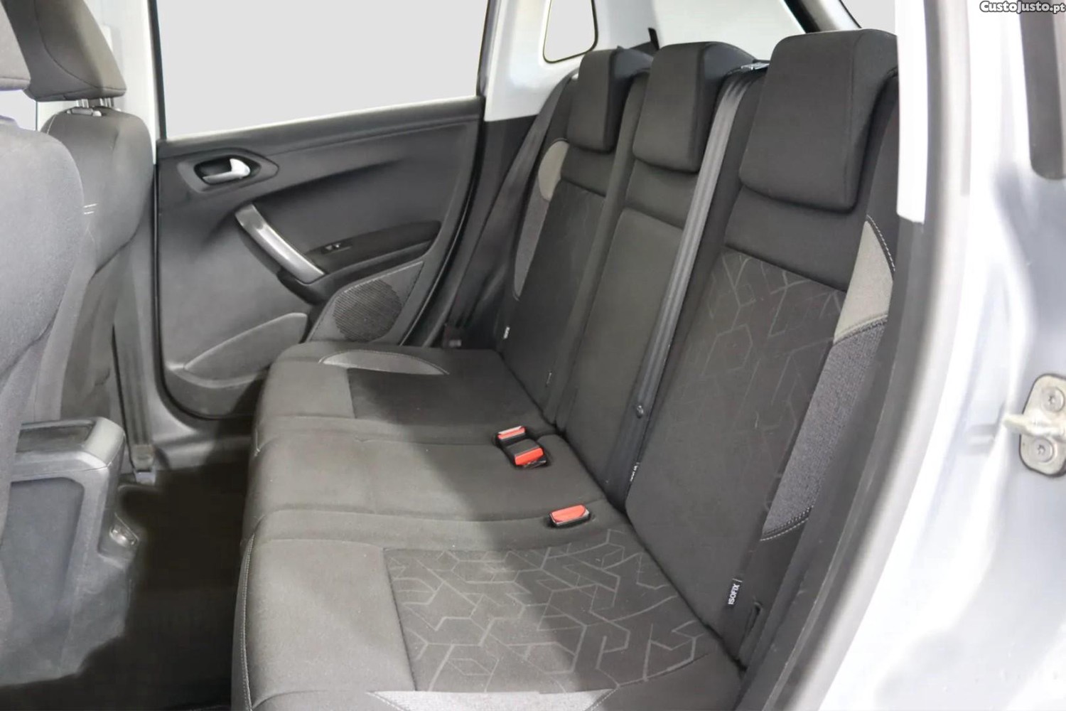 Peugeot 2008 1.2 PureTech Signature — fotografia 2
