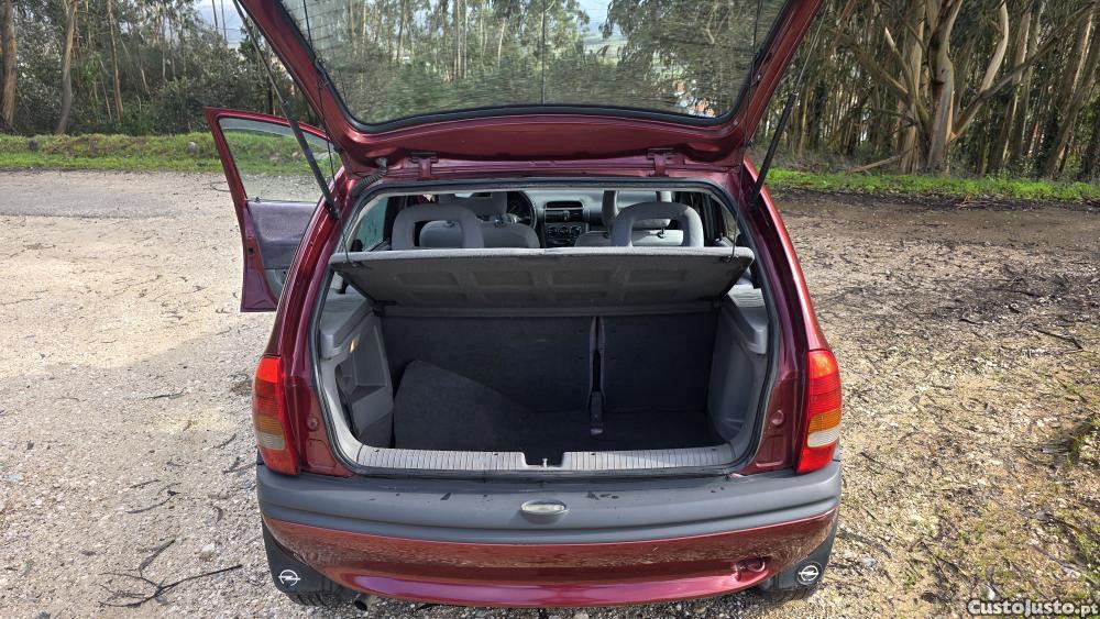 Opel Corsa 1.5 TD — fotografia 2