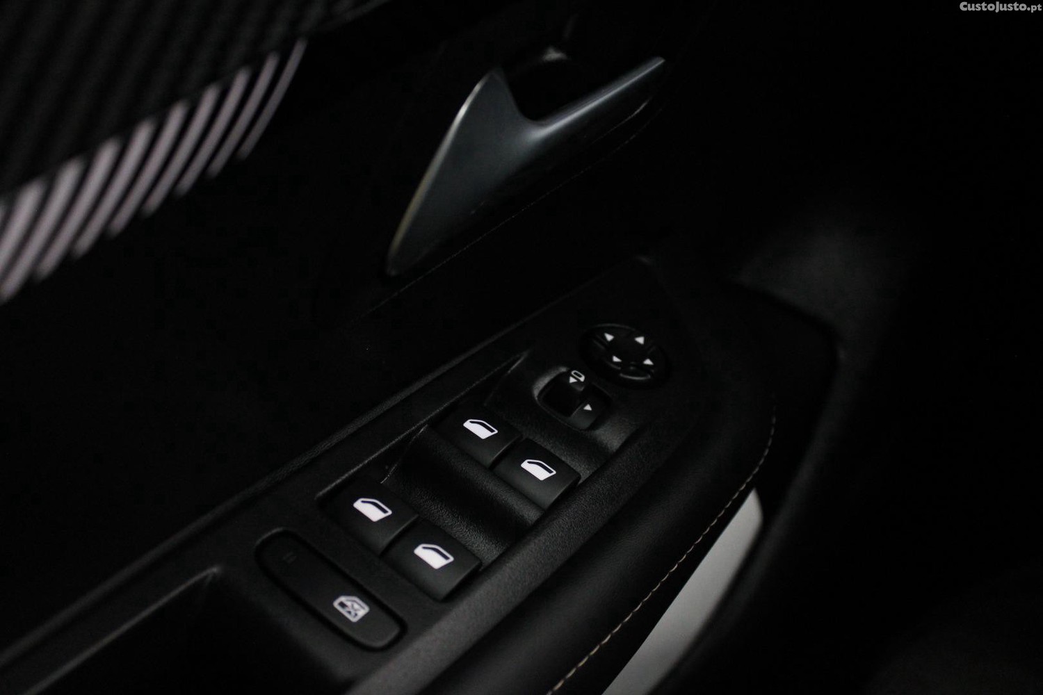 Peugeot 208 1.2 PURETECH ALLURE — fotografia 11