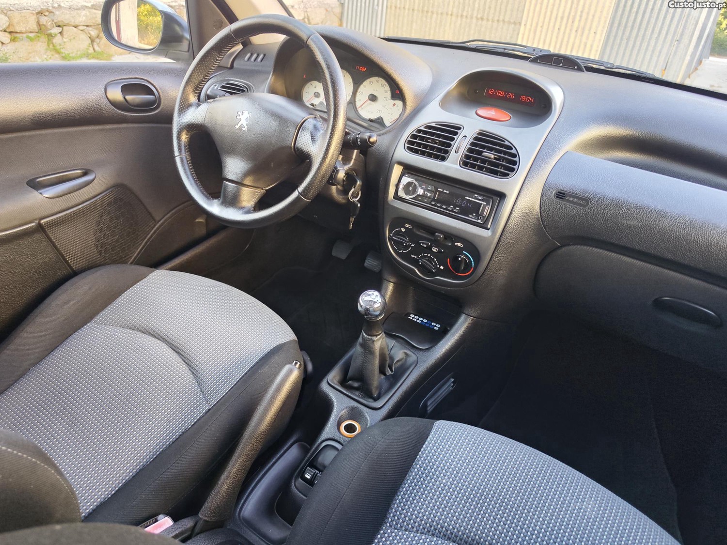 Peugeot 206 Black&White 1.1i — fotografia 8