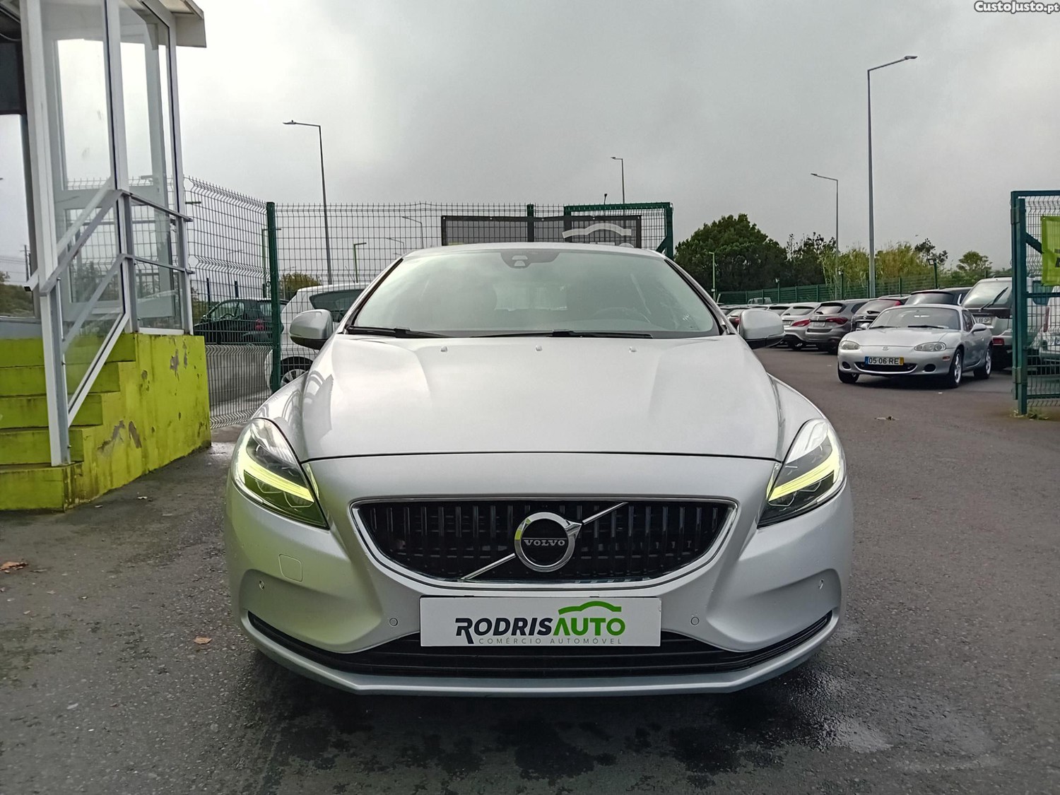 Volvo V40 2.0 D3 Momentum — fotografia 9