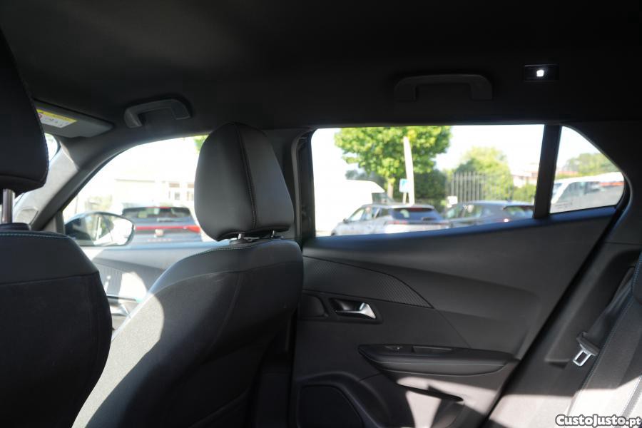 Peugeot e-2008 50 kWh Allure Pack — fotografia 10