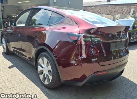 Tesla Model Y Long Range Dual Motor AWD — fotografia 4