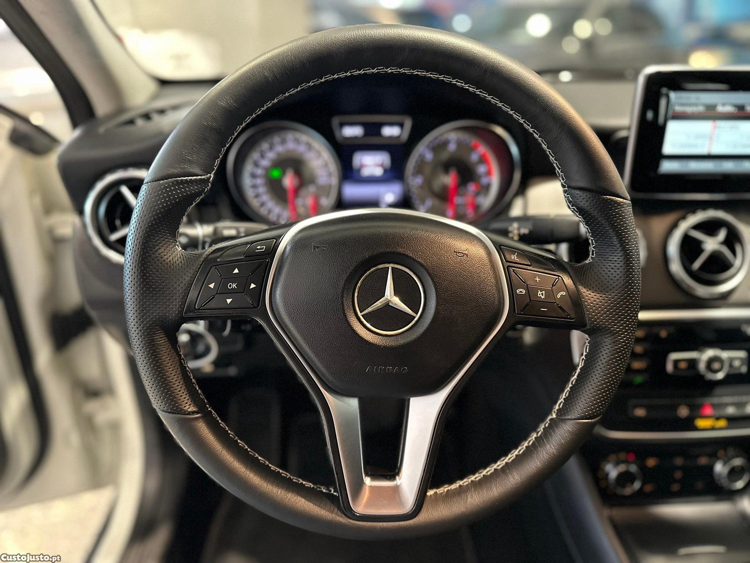 Mercedes-Benz GLA 220 CDI Urban 4-Matic — fotografia 16