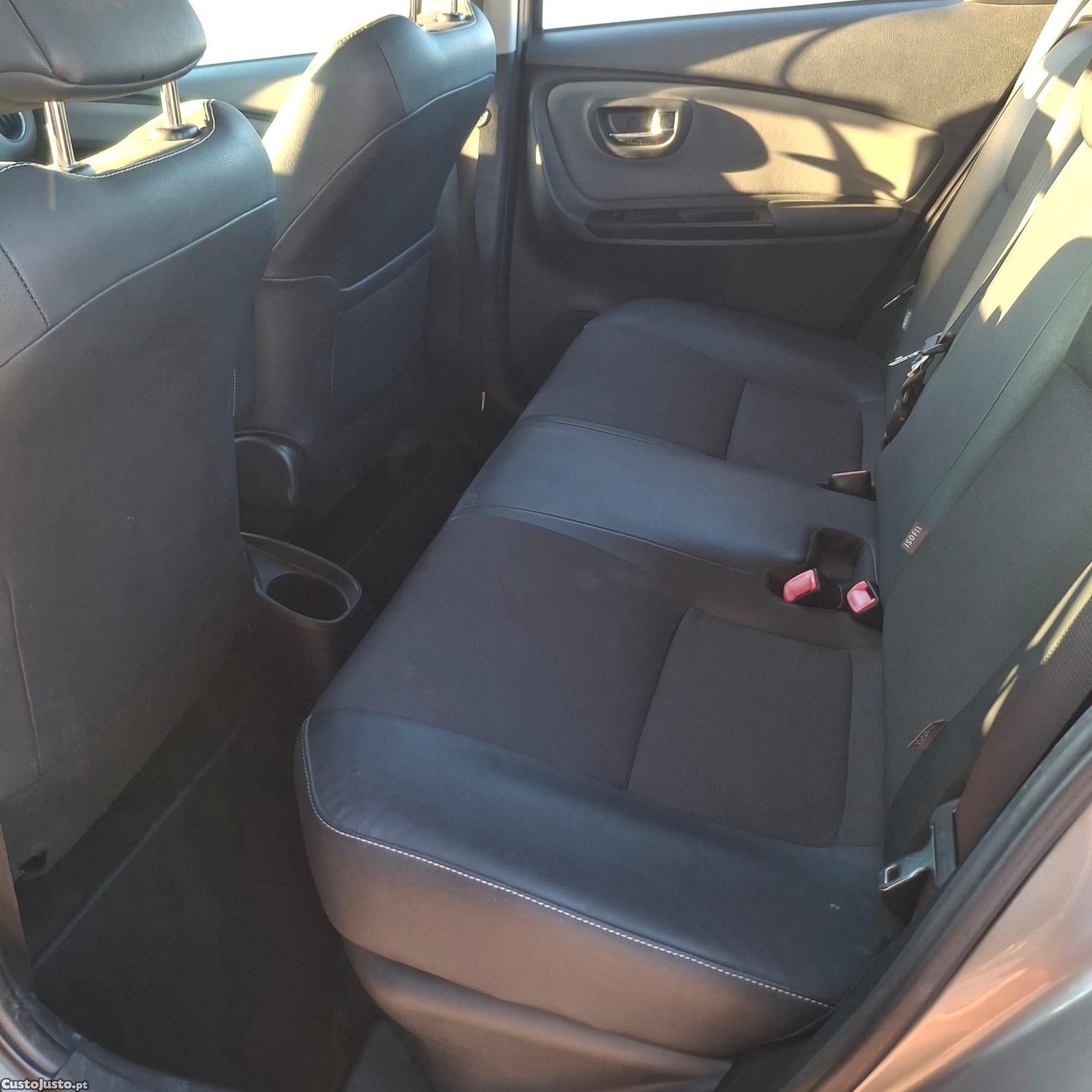 Toyota Yaris Hybrid — fotografia 4