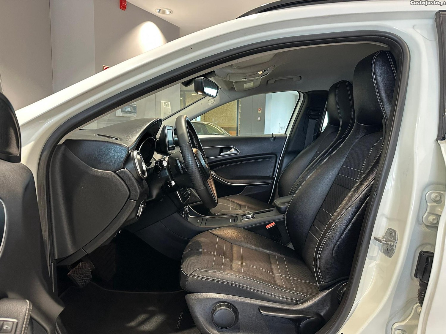 Mercedes-Benz GLA 220 CDI Urban 4-Matic — fotografia 19