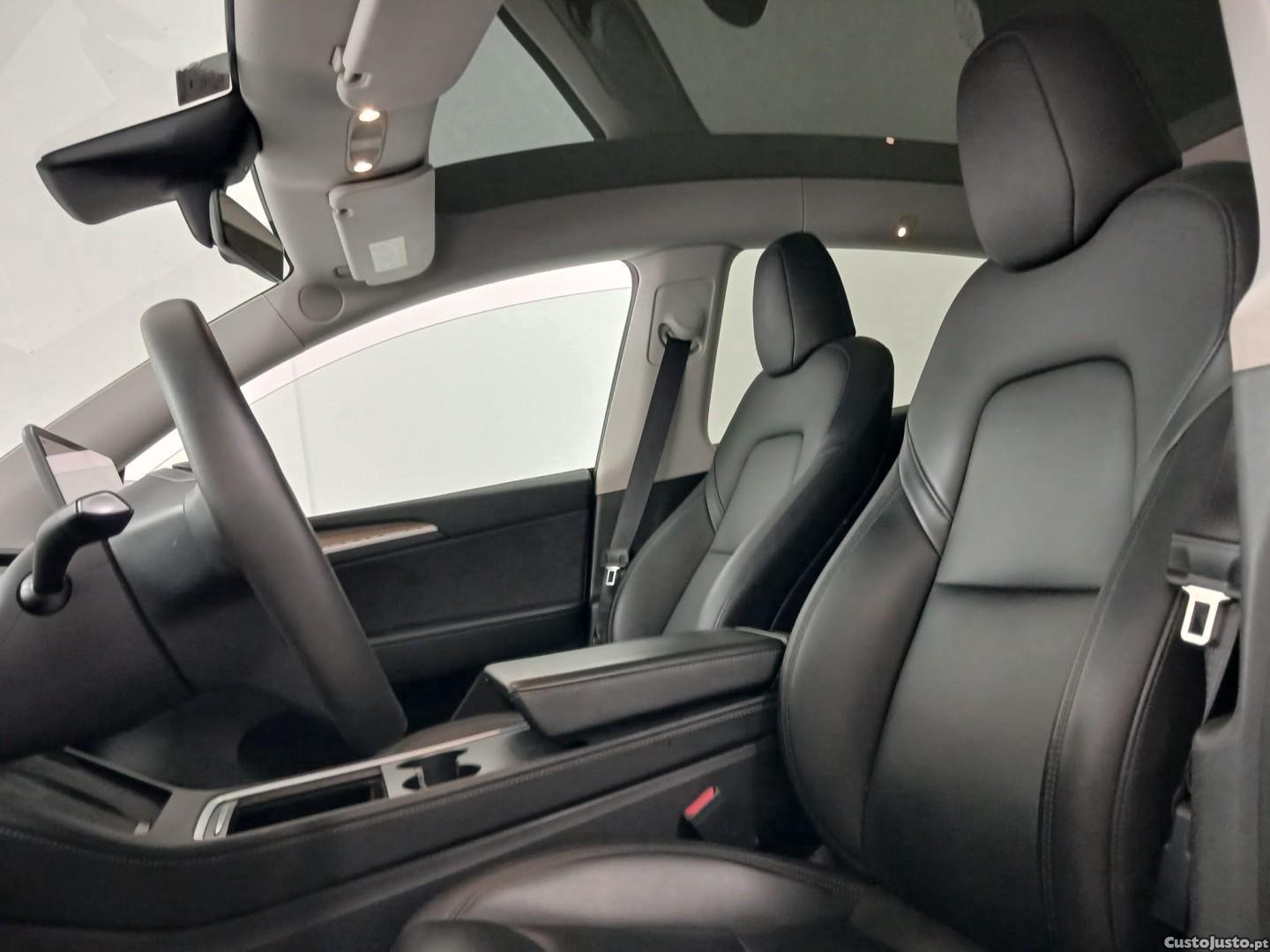 Tesla Model Y Long Range Dual Motor AWD — fotografia 9