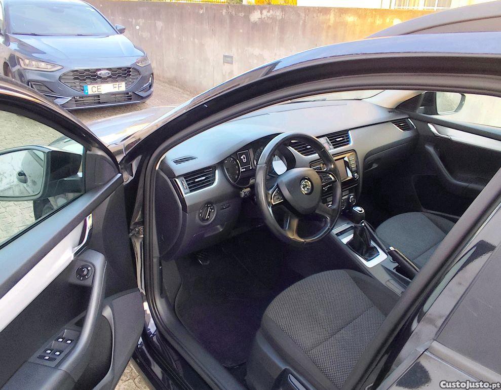 Skoda Octavia 1.6 tdi 2013 excelente estado aceito retoma — fotografia 10