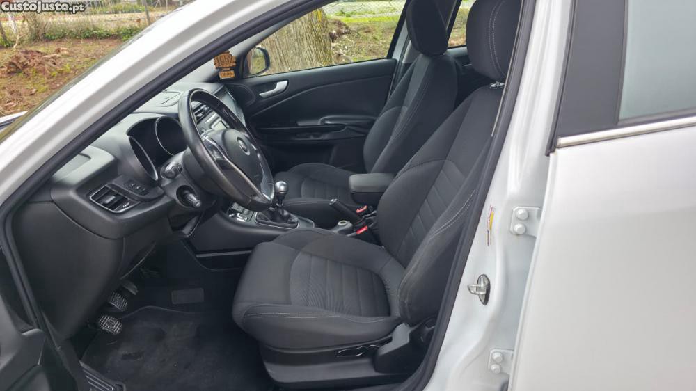 Alfa Romeo Giulietta 1.6 JTDm — fotografia 6