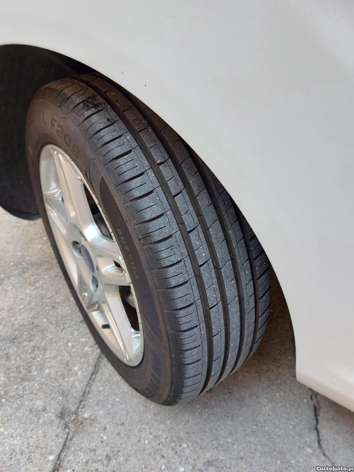 Ford Fiesta 1.6 tdci — fotografia 4
