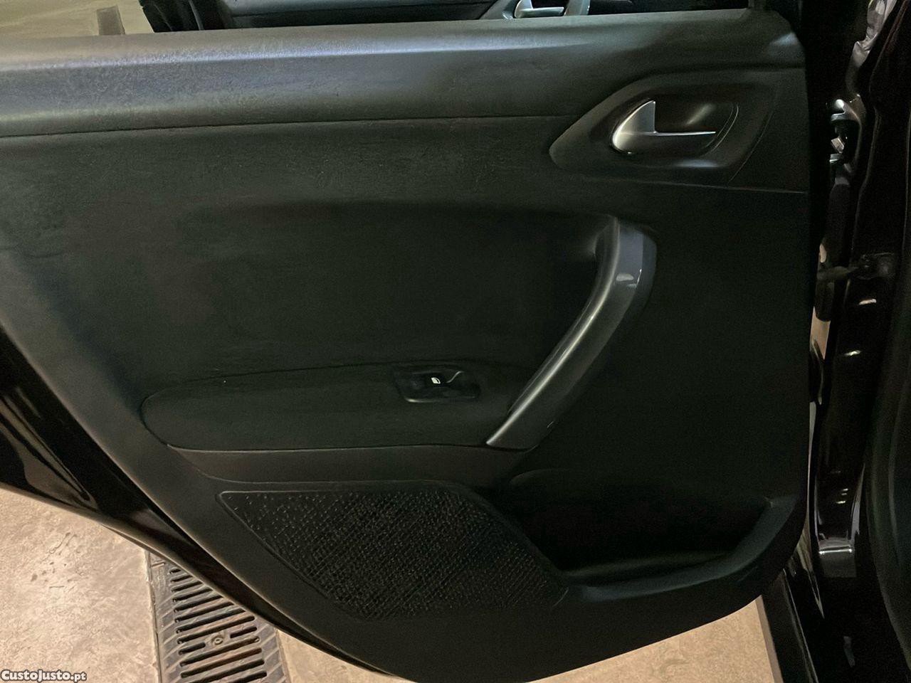 Peugeot 2008 1.2 PureTech Style — fotografia 4
