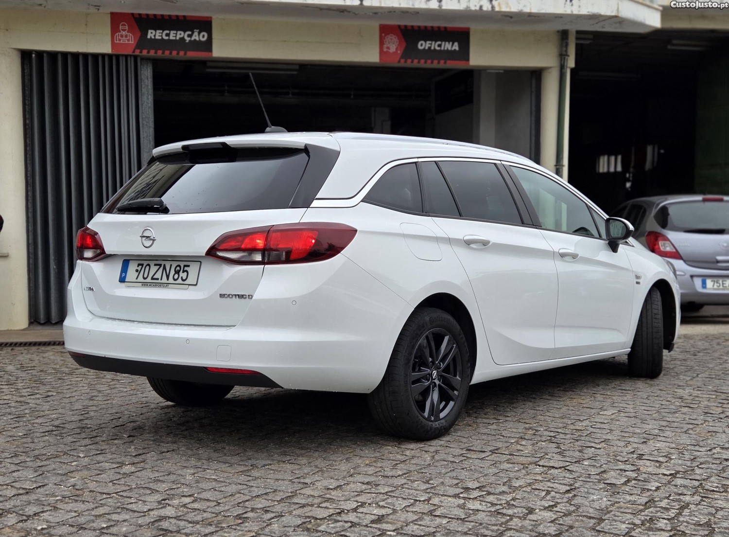 Opel Astra Sports Tourer 1.6 CDTi Ecotec 120 Anos S/S — fotografia 9