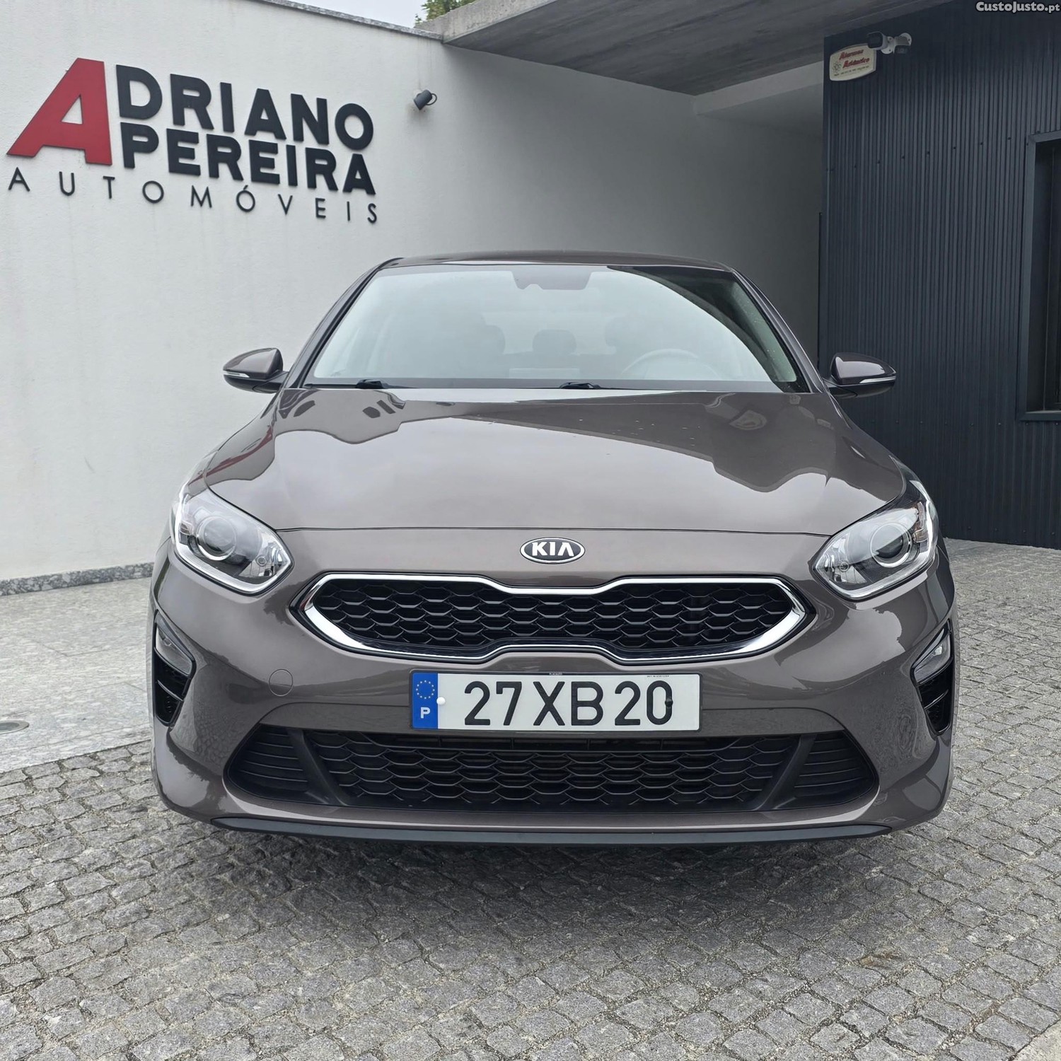 Kia Ceed 1.0 T-GDi GT Line — fotografia 17