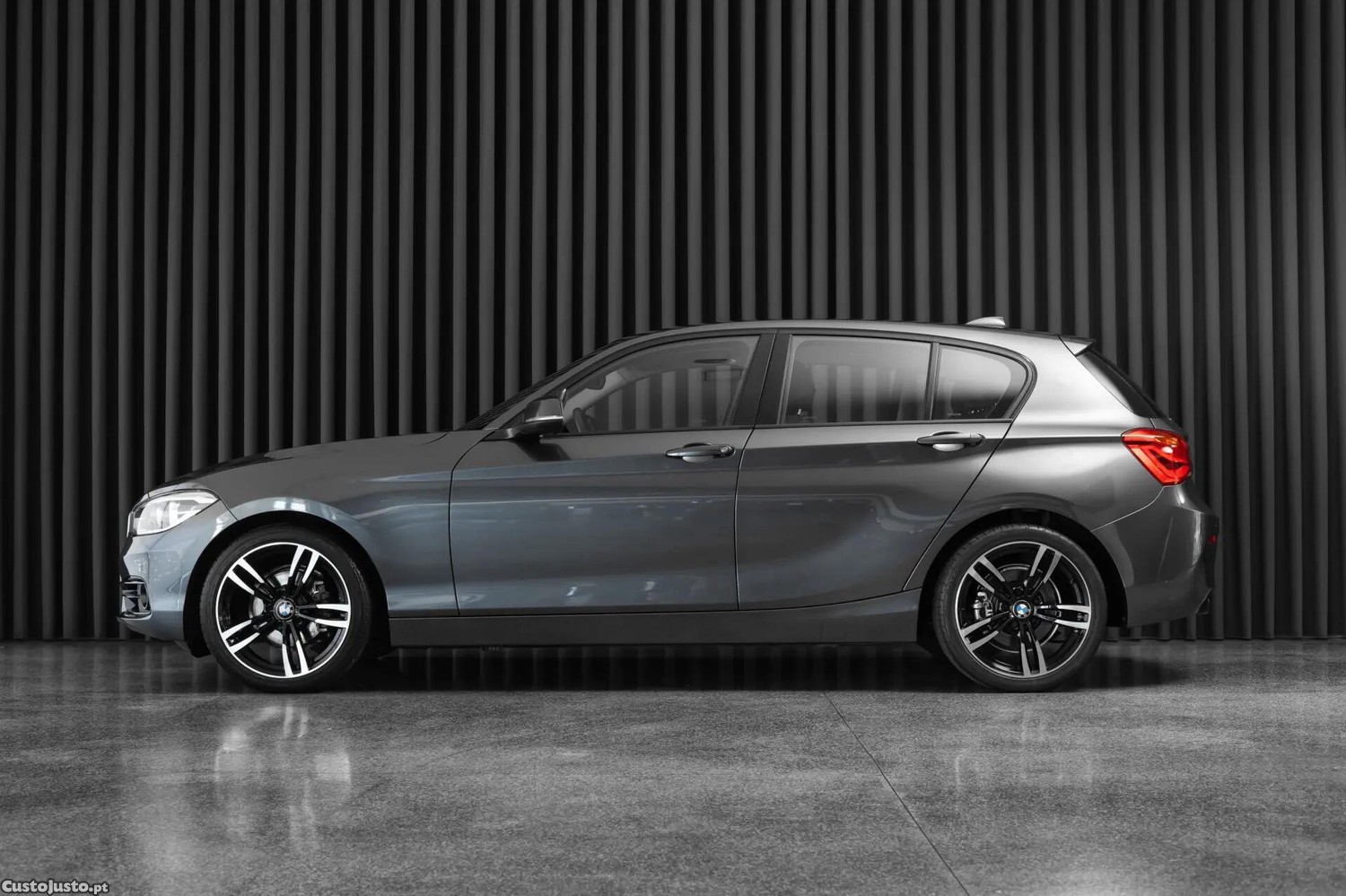 BMW 116 d Line Sport Auto — fotografia 24