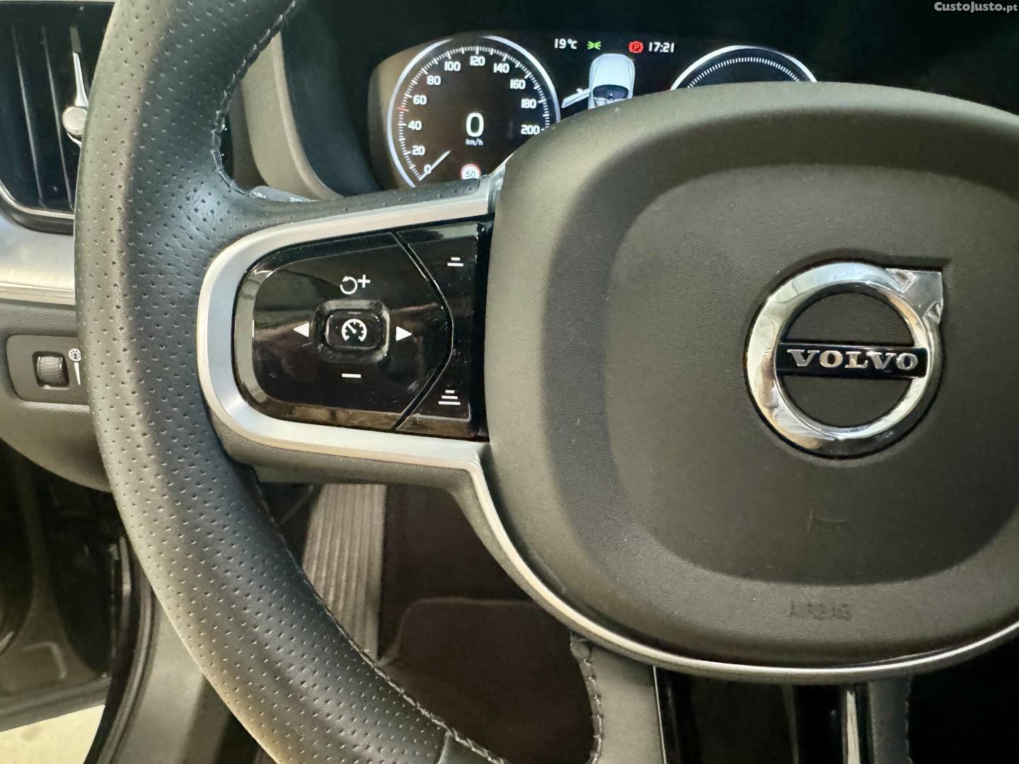 Volvo XC 60 2.0 T8 PHEV R-Design AWD — fotografia 9