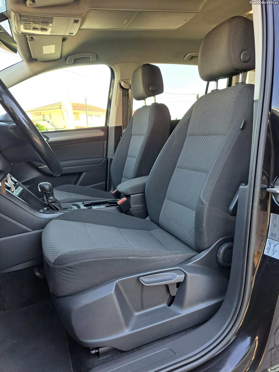 Volkswagen Touran 1.6 TDI R-Line DSG 7Lug — fotografia 24