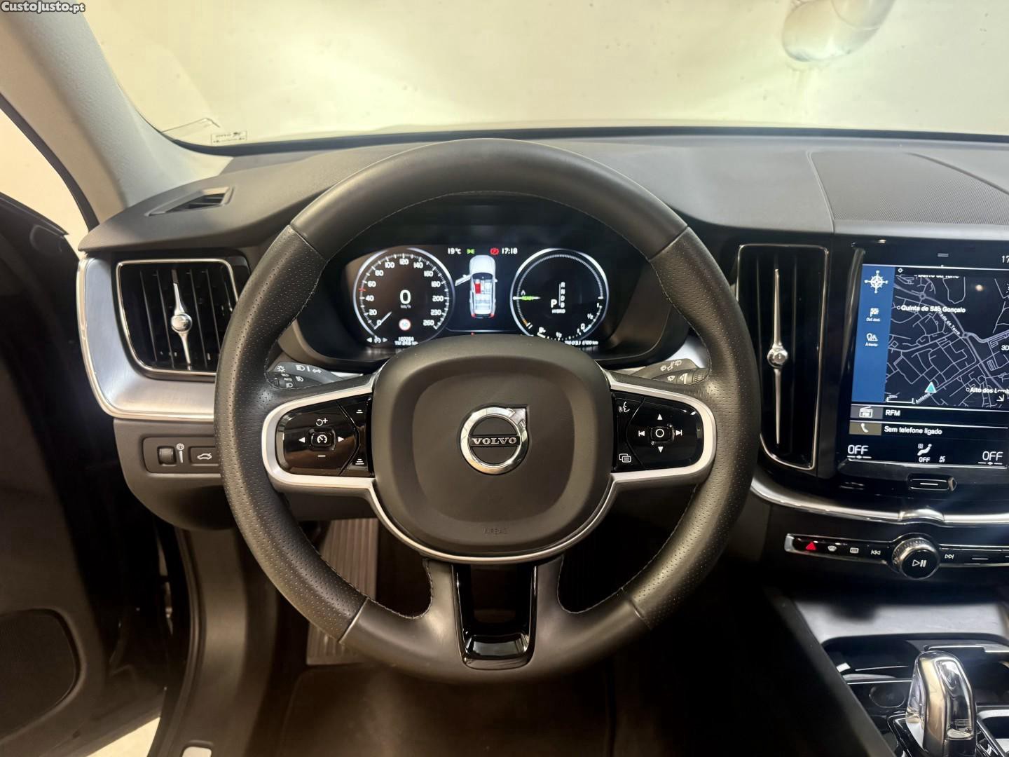 Volvo XC 60 2.0 T8 PHEV R-Design AWD — fotografia 11