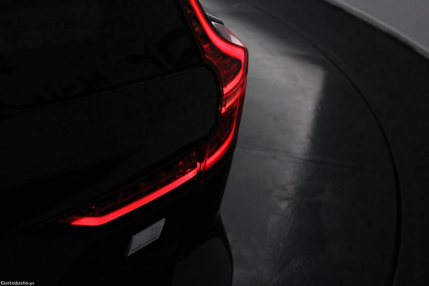 Volvo V60 T6 AWD R-DESIGN (AUTO) — fotografia 2