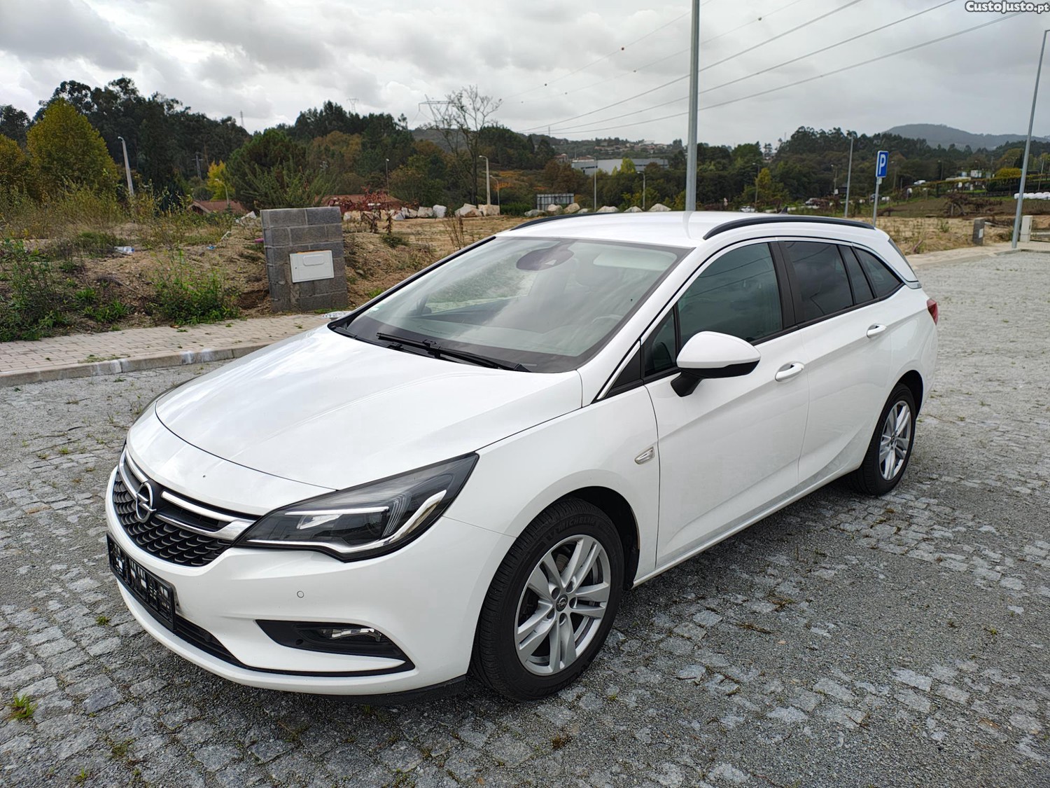 Opel Astra Sports Tourer — fotografia 7