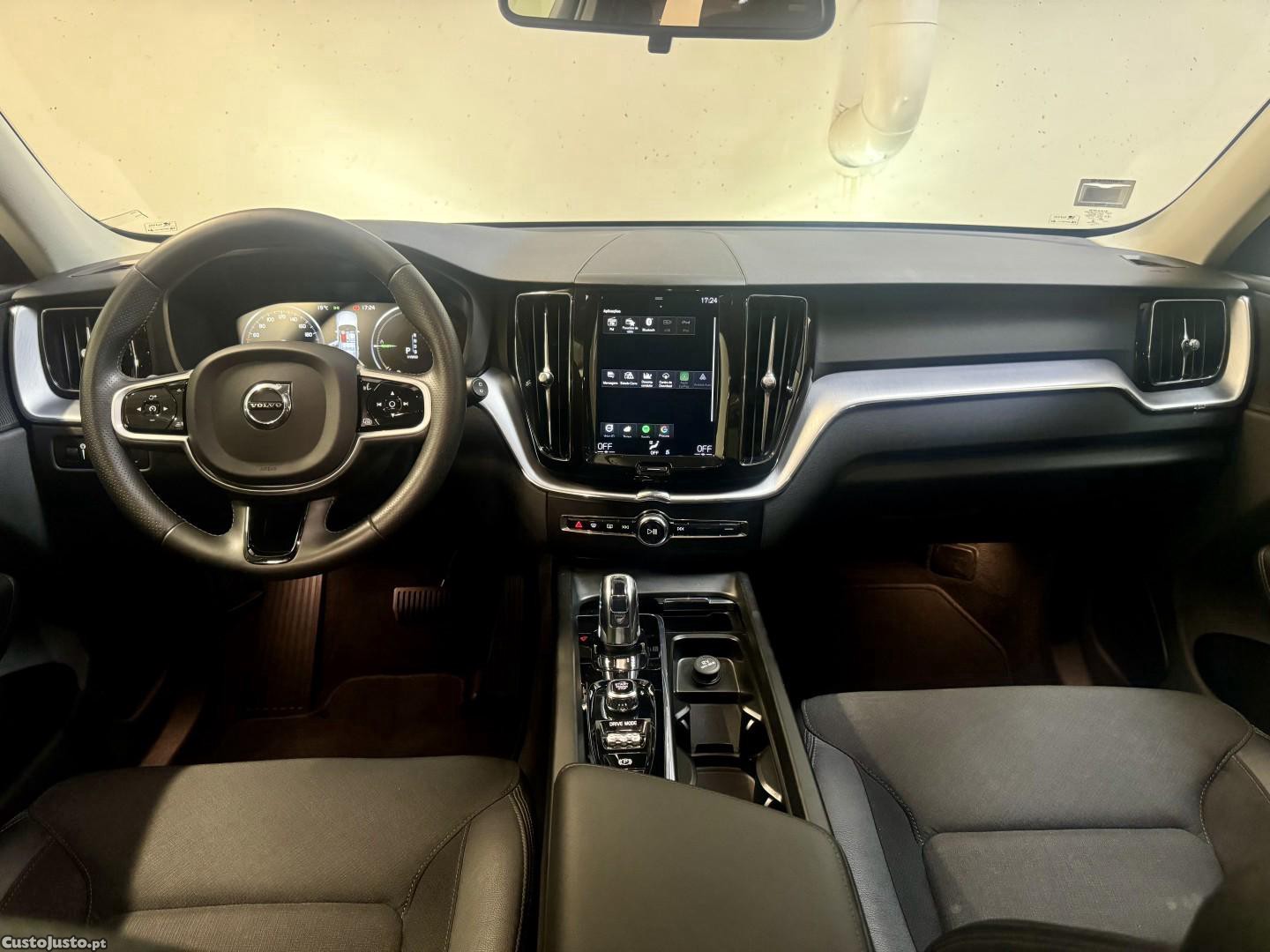 Volvo XC 60 2.0 T8 PHEV R-Design AWD — fotografia 7