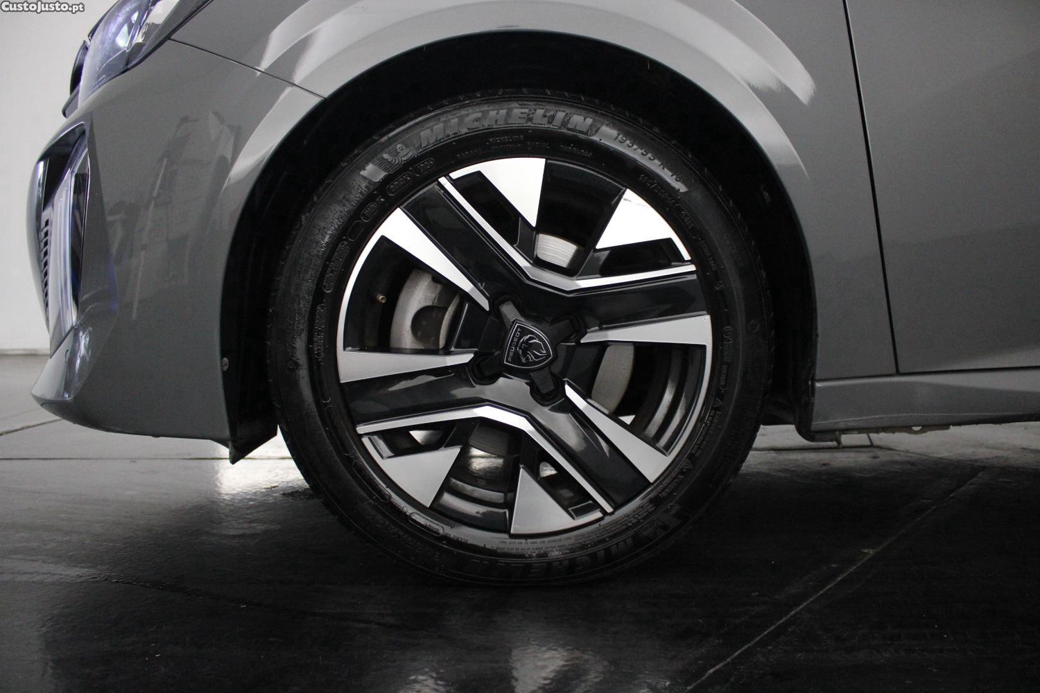 Peugeot 208 1.2 PURETECH ALLURE — fotografia 3