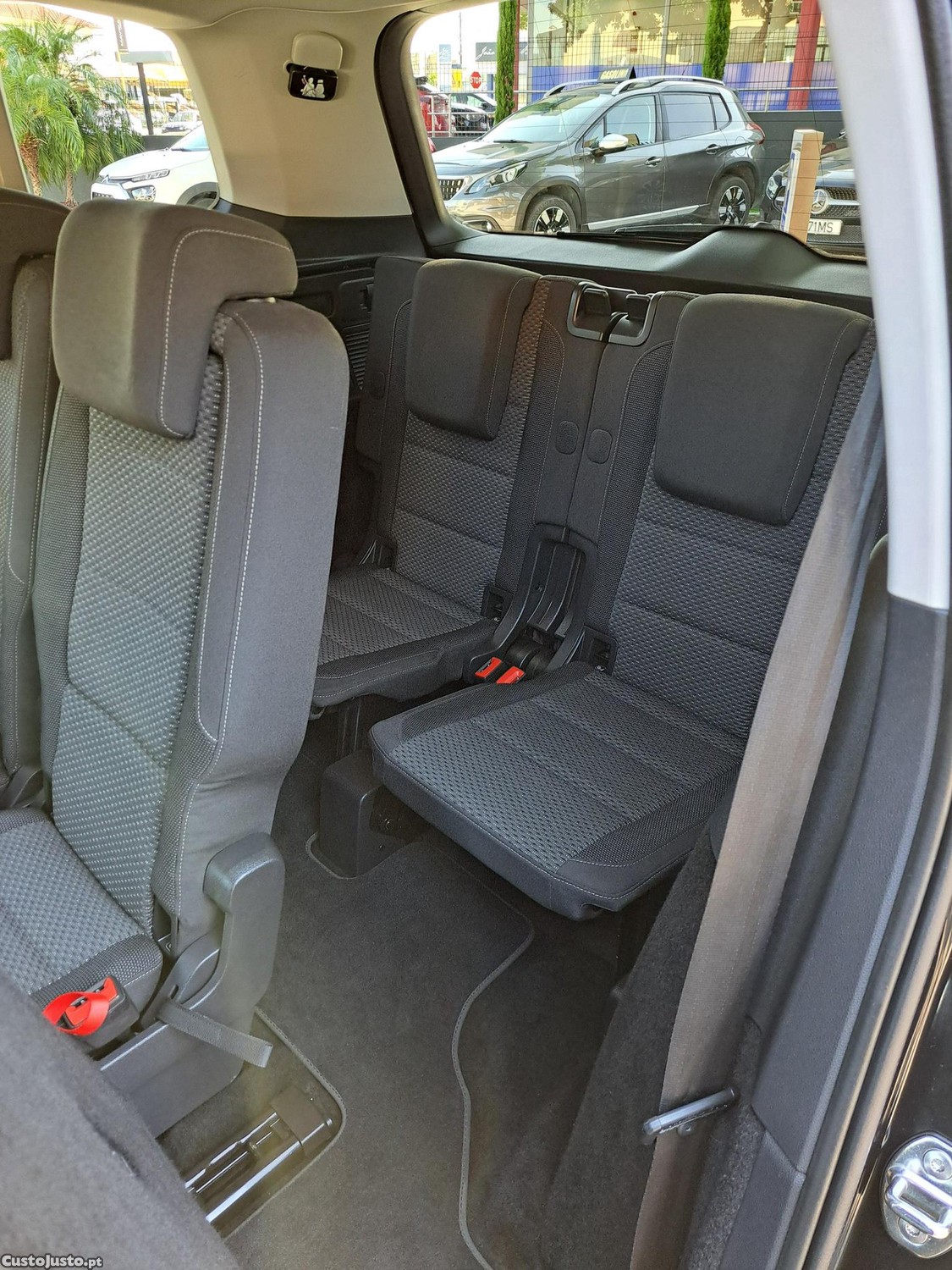 Volkswagen Touran 1.6 TDI R-Line DSG 7Lug — fotografia 14