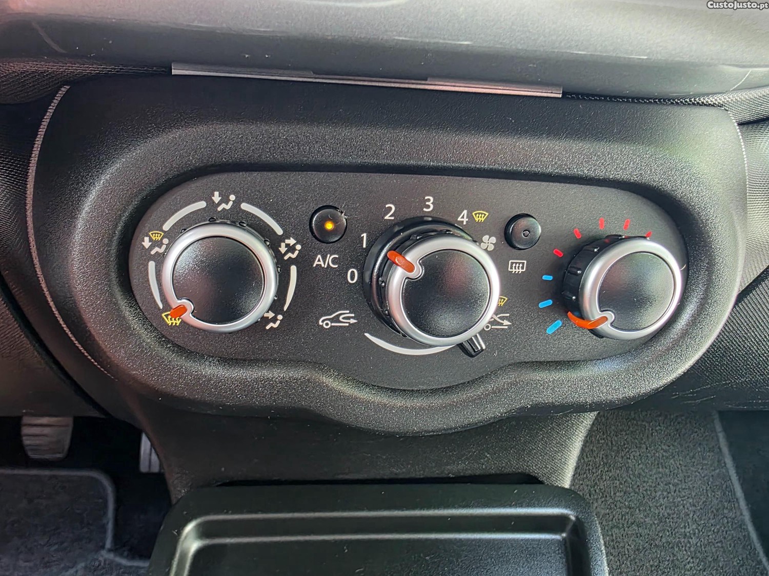 Renault Twingo 1.0 SCe 71cv — fotografia 12
