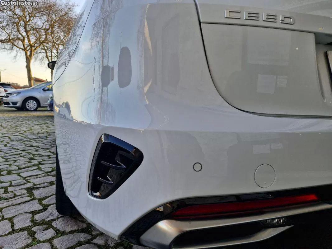 Kia Pregio 1.6 gdi phev drive 6dct — fotografia 3