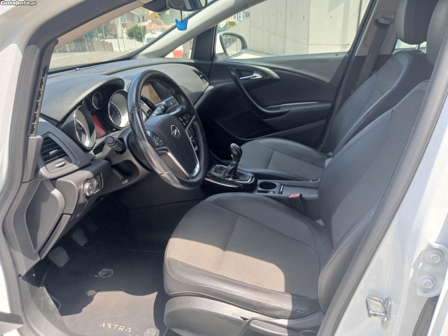 Opel Astra 1.6 cdti sportourer — fotografia 9