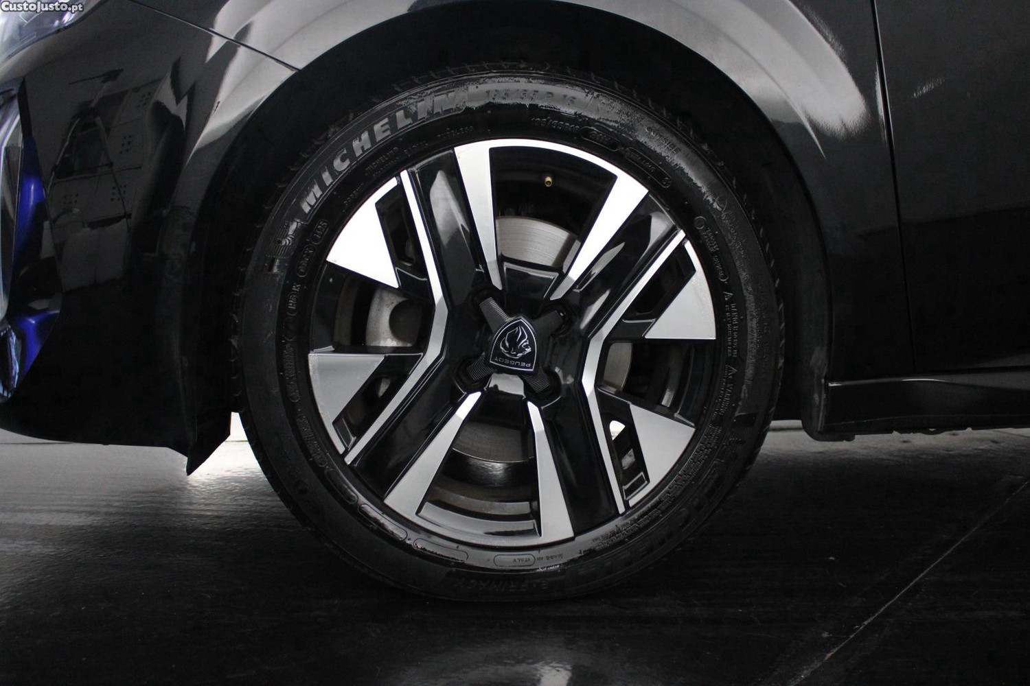 Peugeot 208 1.2 PURETECH ALLURE — fotografia 4