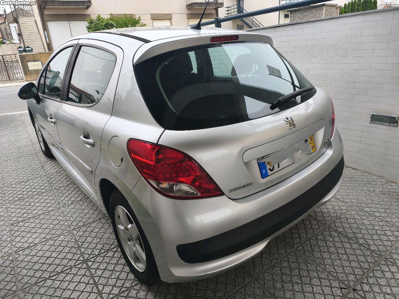 Peugeot 207 1.4 HDI — fotografia 8