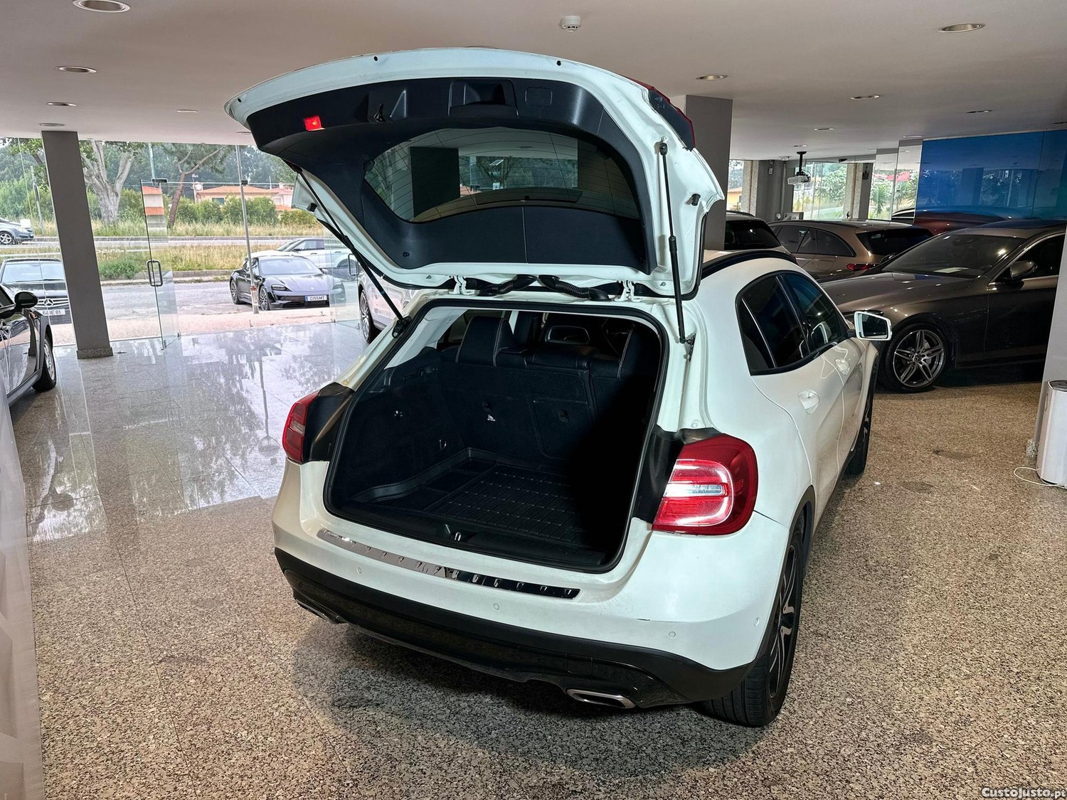 Mercedes-Benz GLA 220 CDI Urban 4-Matic — fotografia 3